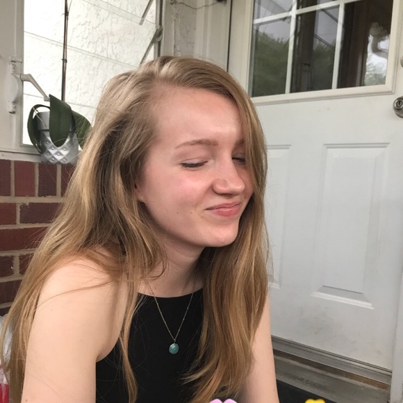 Profile Picture of Isabel Feinour (@isabel_feinour) on Poshmark