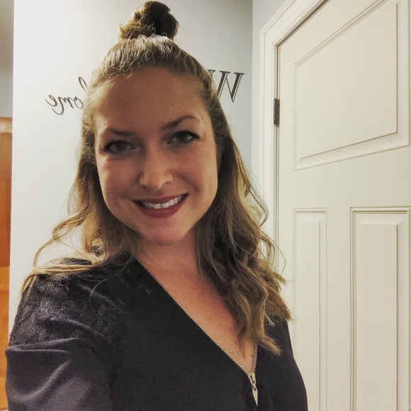 Profile Picture of Taylor Hagen vanbramer (@taylorvb1023) on Poshmark