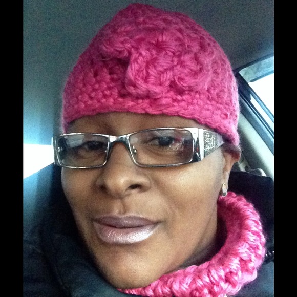 Profile Picture of Rita Eborn (@queenbeerita14) on Poshmark