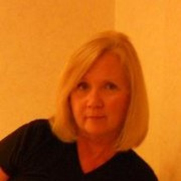 Lynne Etherington - Poshmark Profile Picture of Lynne Etherington (@lynneetheringto) on Poshmark