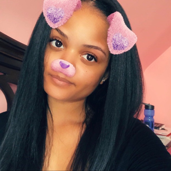 Profile Picture of Phalone Pharel (@_phalonee) on Poshmark