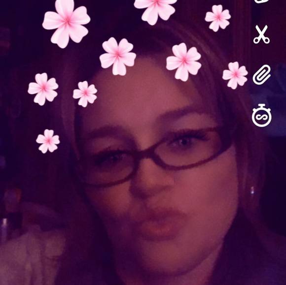 Profile Picture of Angela Mckinzey (@angiedmac) on Poshmark