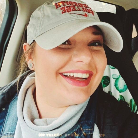 Profile Picture of Lia Hasapis (@lhasapis) on Poshmark