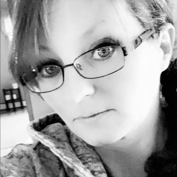 Profile Picture of Carla Etcher (@carlaetcher) on Poshmark