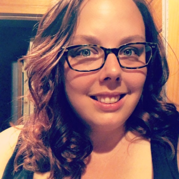 Profile Picture of Megan Cologgi (@mcassick) on Poshmark