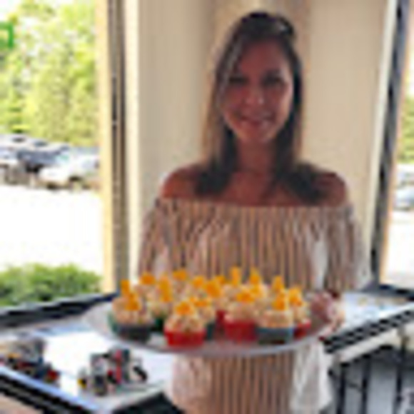 Profile Picture of Veronica Miloshevski (@v_miloshevski) on Poshmark