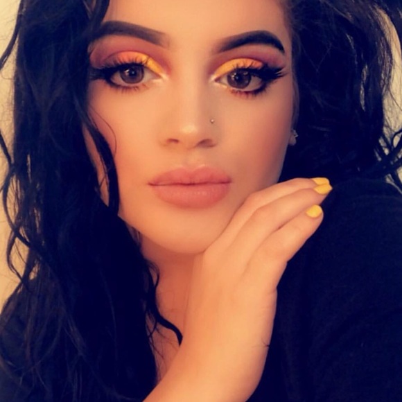 Profile Picture of Isabella Plasencia (@beautybar27) on Poshmark