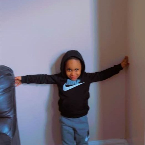 Profile Picture of Lens Thomas (@lensthomas) on Poshmark