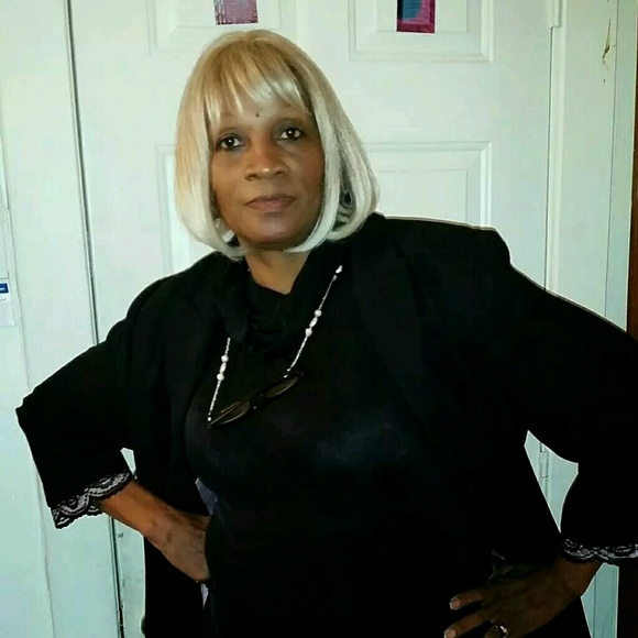 Profile Picture of Gloria Wilson (@glorybe2the) on Poshmark