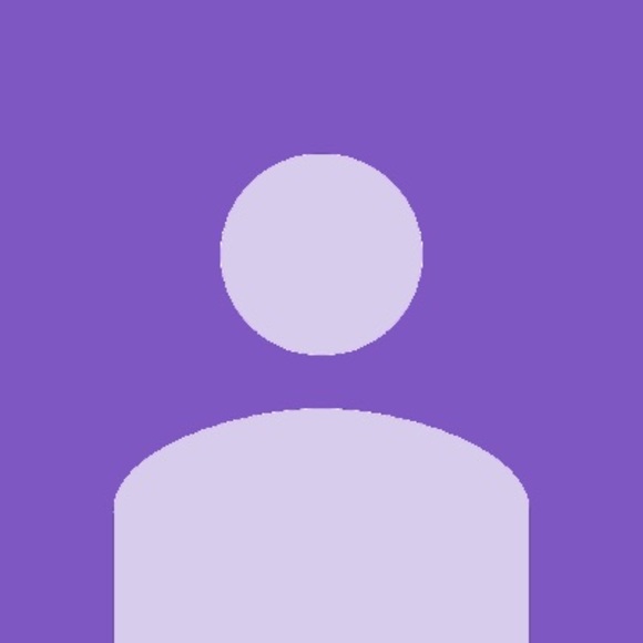 Profile Picture of Caroline Saviski (@carcarcarsavi) on Poshmark