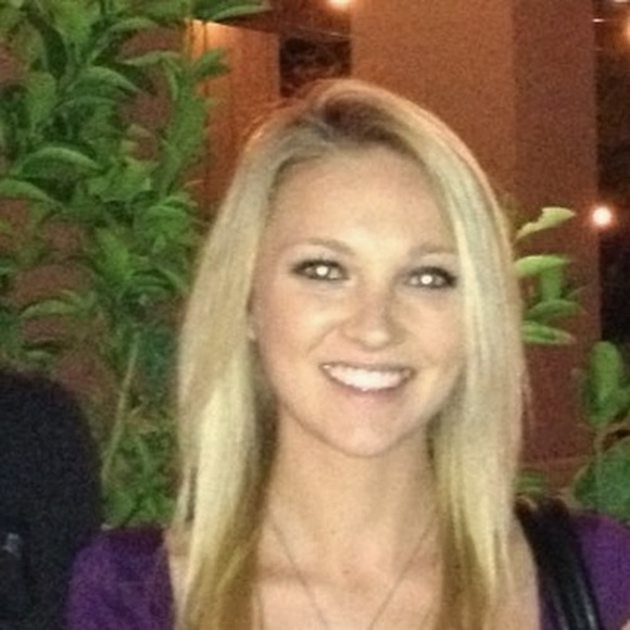 Profile Picture of Julie Arndorfer (@julie_arndorfer) on Poshmark