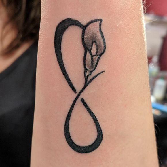 Profile Picture of Christine Gorgone (@cgorgone77) on Poshmark