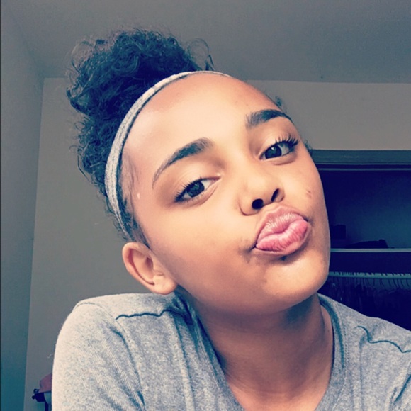 Profile Picture of Kiannah Langham (@kiannah05) on Poshmark