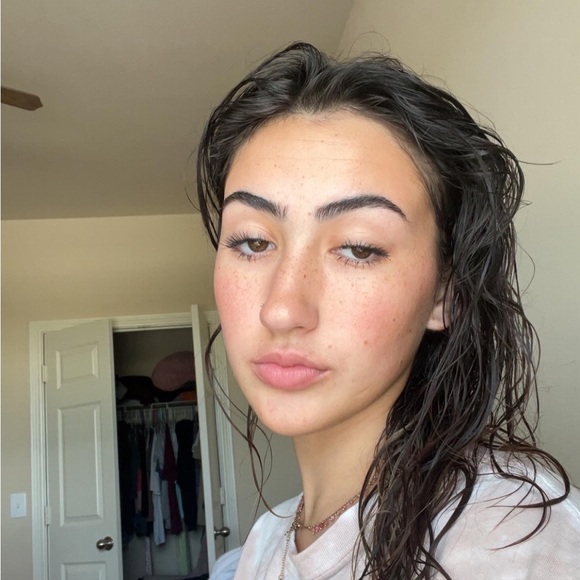 Profile Picture of Hope Best (@hopebest08) on Poshmark