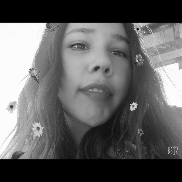 Profile Picture of Cassandra Augustine (@itsbansheebish) on Poshmark