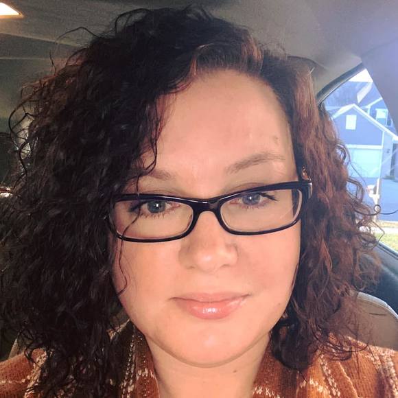 Profile Picture of Karen Batchelor (@karenibatchelor) on Poshmark