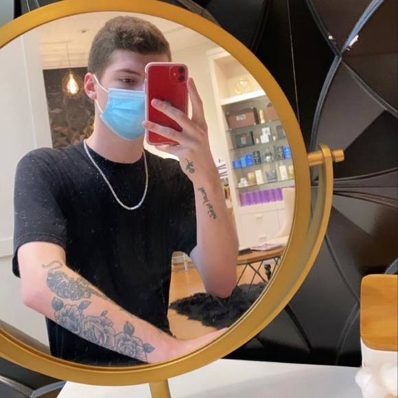 Profile Picture of Johnathan Kuznik (@finn9927) on Poshmark