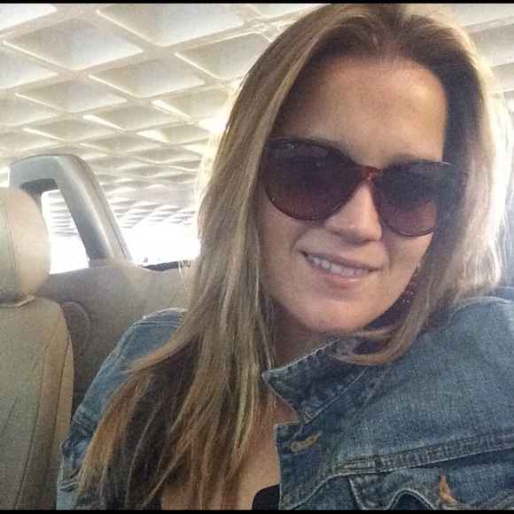 Profile Picture of Valerie Joyner (@valasala) on Poshmark
