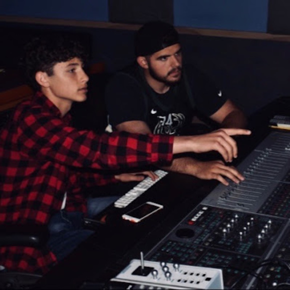 Profile Picture of Evan Lampros (@evanlampros) on Poshmark