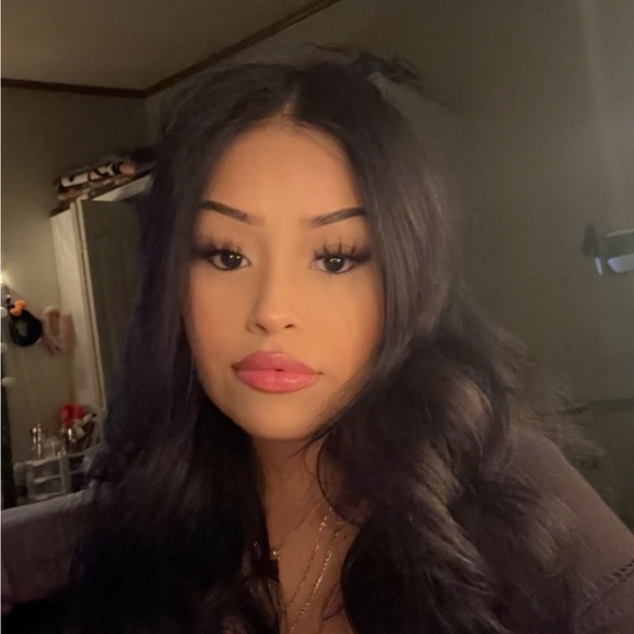 Profile Picture of Edna Hernandez (@edinahernandez) on Poshmark