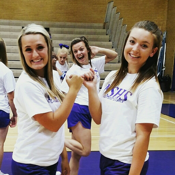 Profile Picture of Coree Jacobson (@coreemaye) on Poshmark