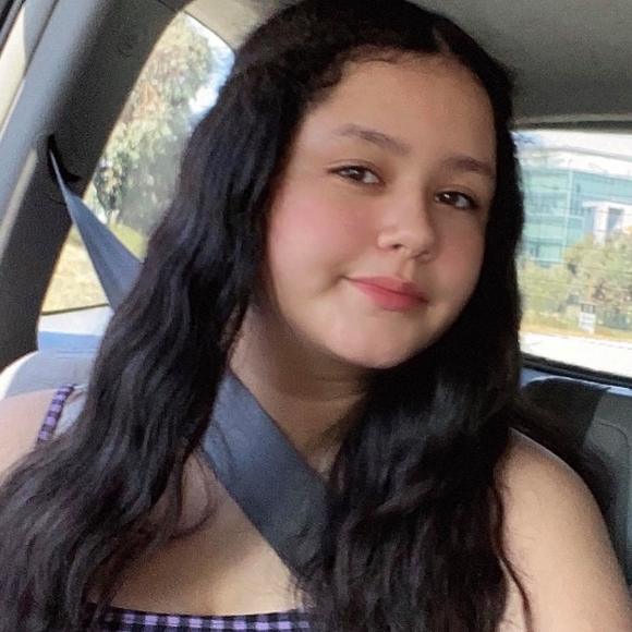 Profile Picture of Rosa Cano (@rosacano283) on Poshmark