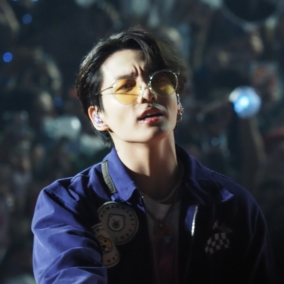 Profile Picture of Andy Chun (@rad_pandy) on Poshmark