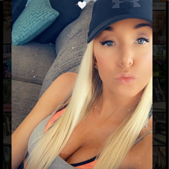 Profile Picture of Sarah Ariniello (@saraharin) on Poshmark