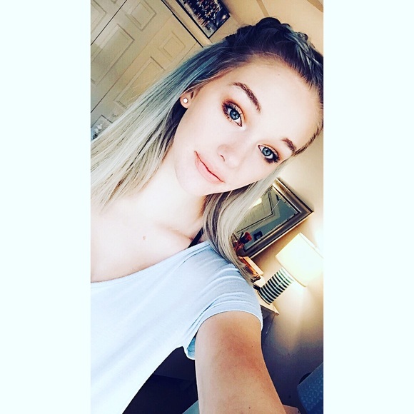 Profile Picture of Abbey Breneman (@abbeybrenemann) on Poshmark