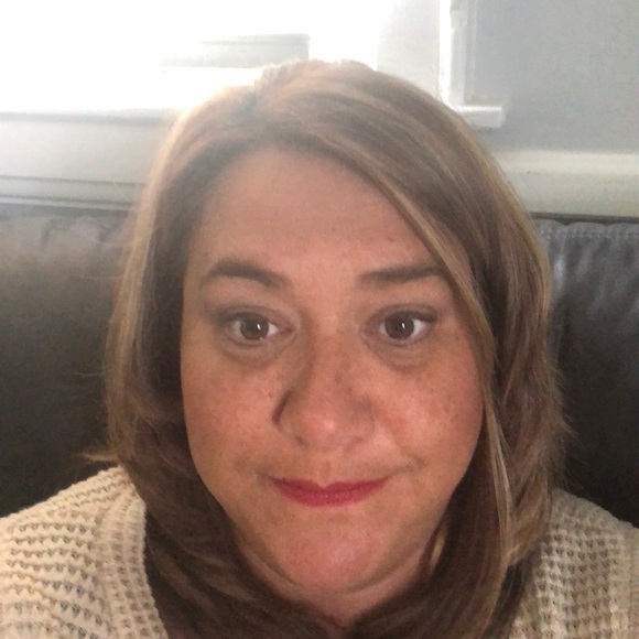 Profile Picture of Amy Settle (@amy_settle_74) on Poshmark
