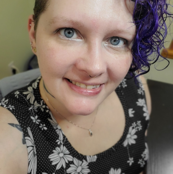 Profile Picture of Amber Berglund (@barnsten) on Poshmark