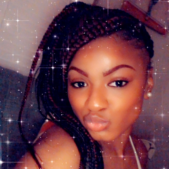 Profile Picture of Yukiara Harris (@yukiaraoffical) on Poshmark