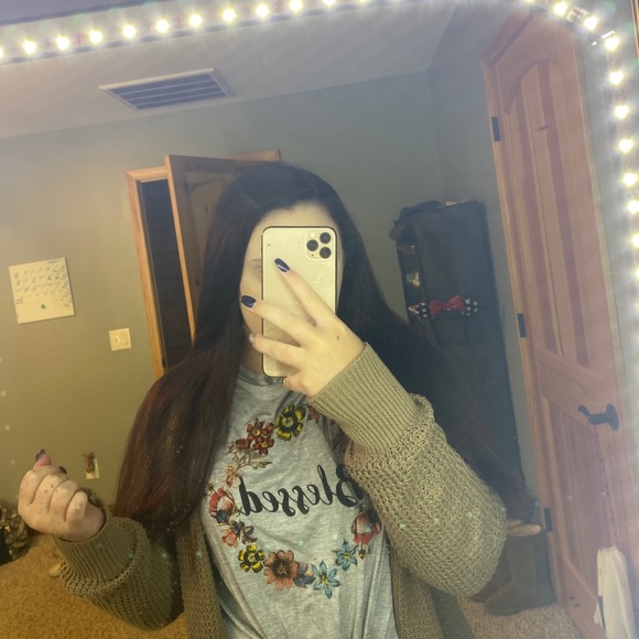 Profile Picture of Chloe Maness (@chloemaness09) on Poshmark