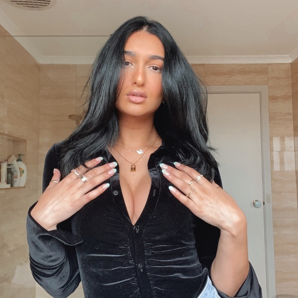 Profile Picture of Ismeet Singh (@izzys23) on Poshmark