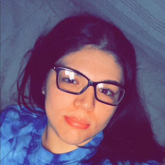 Profile Picture of Nicole Nephew (@nicole_chanelle) on Poshmark