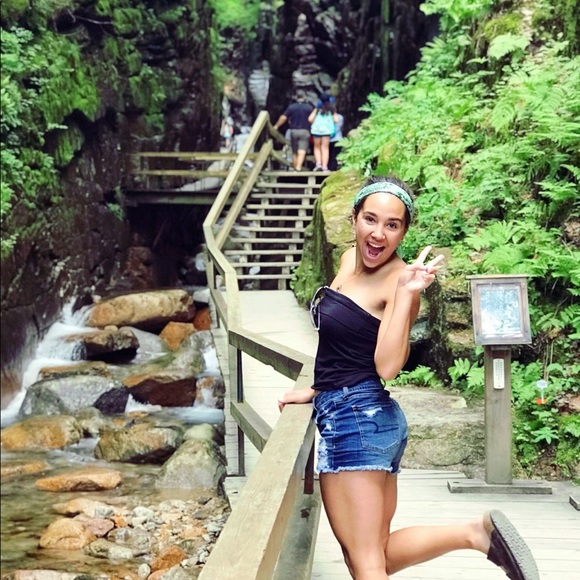 Profile Picture of Amaya Dodier (@amayadods) on Poshmark