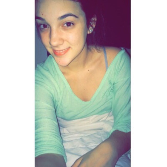 Profile Picture of Allison Mahoney (@amahoneyxo) on Poshmark