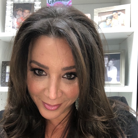 Profile Picture of Steffanie Attenberg (@sattenberg) on Poshmark