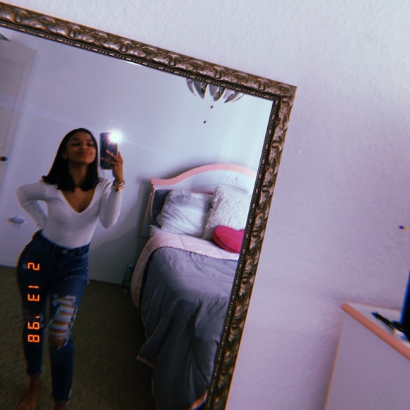 Profile Picture of Keany Lausell (@alisa0425) on Poshmark