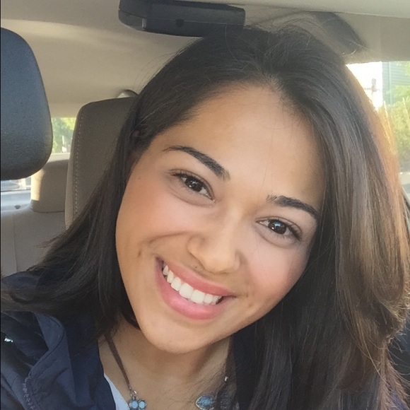 Profile Picture of Layza Gonzaga (@lahbella) on Poshmark