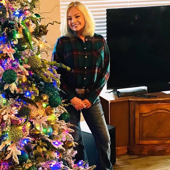 Profile Picture of Valerie Fessler (@valeriefessler) on Poshmark