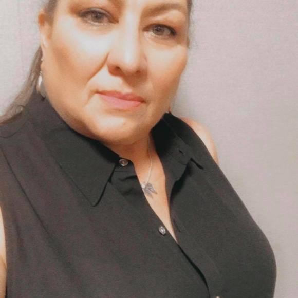 Profile Picture of Chelo Avitia (@cheloavitia) on Poshmark