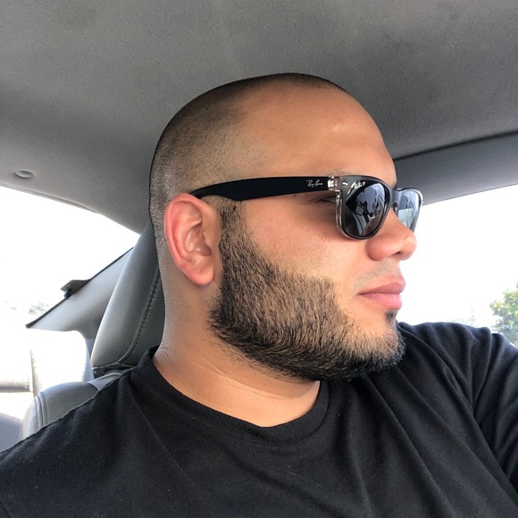 Profile Picture of David Cubells (@dcubs94) on Poshmark