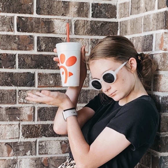 Profile Picture of Hannah Streeter (@hannhstreeter) on Poshmark