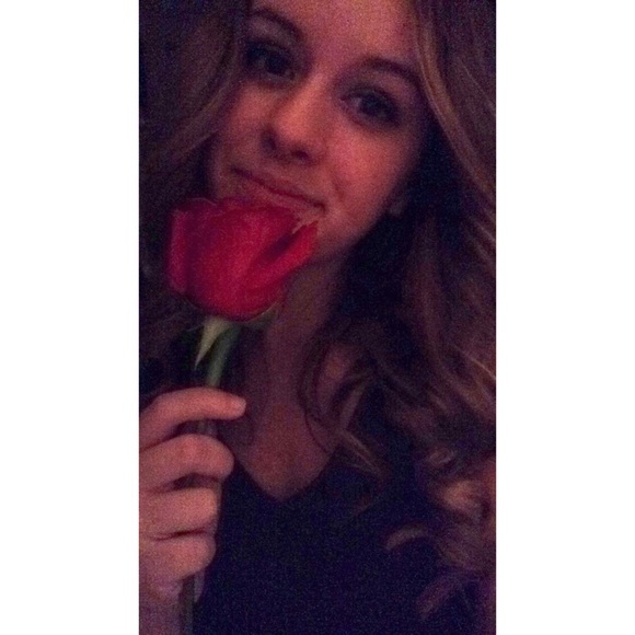 Profile Picture of Sydney Bickmore (@sydneynicoleb) on Poshmark