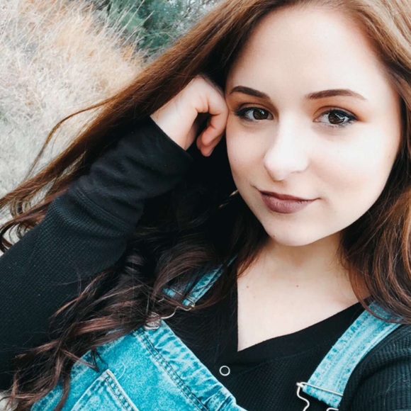 Profile Picture of Emma Yehle (@emryhle) on Poshmark