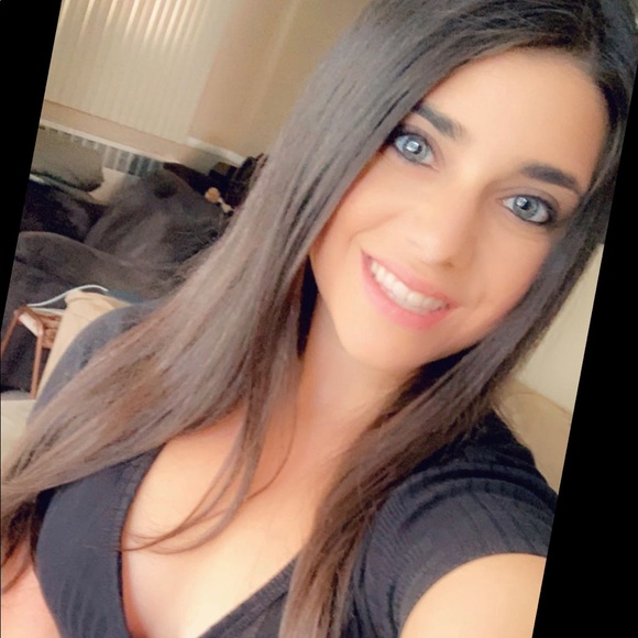 Profile Picture of Tiffany Brienza (@tiff100694) on Poshmark