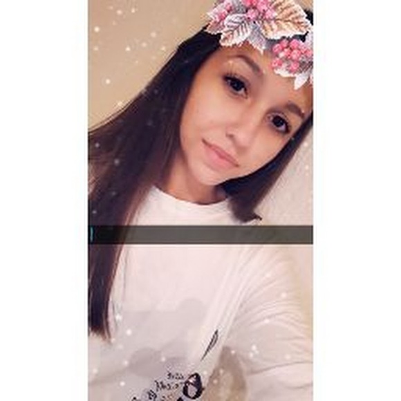 Profile Picture of Paula Golubic (@paulagolubic) on Poshmark