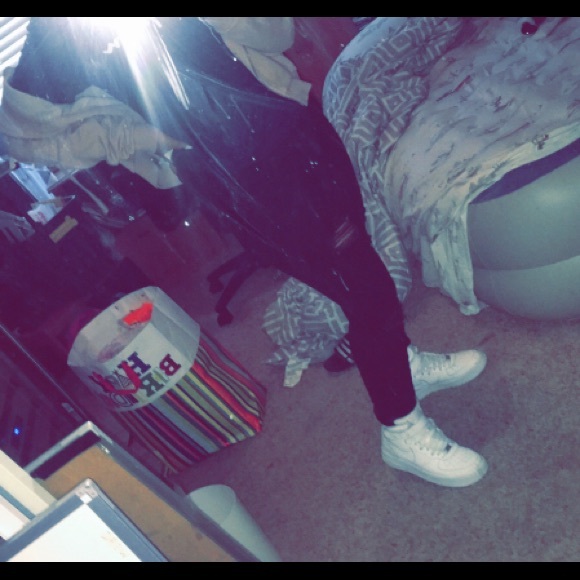 Profile Picture of Mia Cain-copeland (@mimis998) on Poshmark