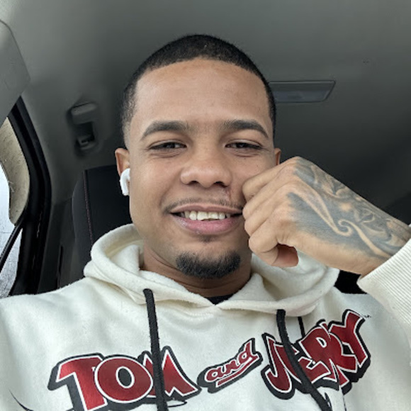 Profile Picture of Emanuel F. valentin (@sailyn0506) on Poshmark